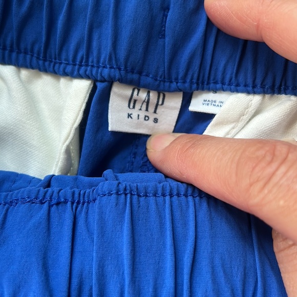 Stain resistant Gap Shorts - Picture 3 of 3